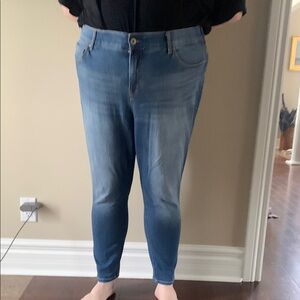 Torrid premium stretch Blue Cropped Ankle Jeans with Modern Fit plus size